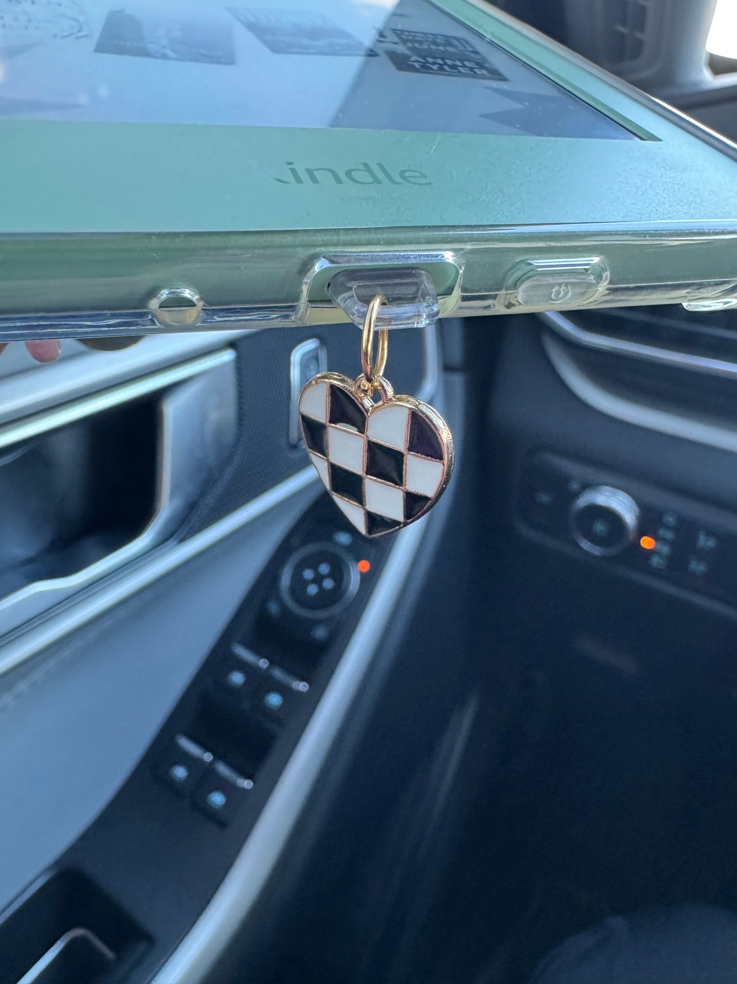 Checkered Heart Dust Plug
