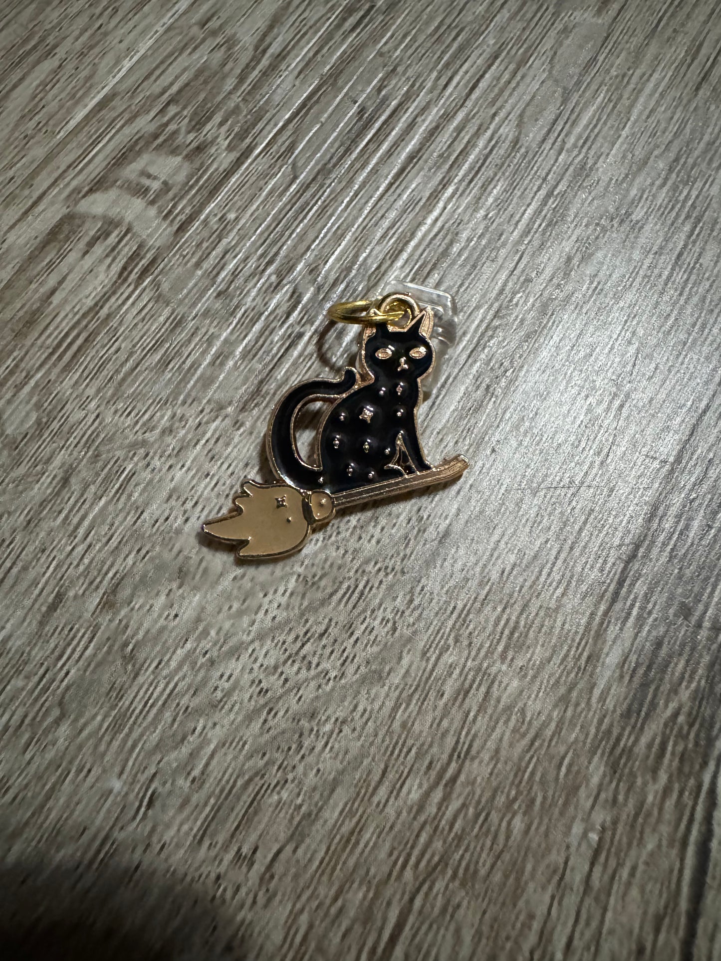 Broom Kitty Dust Plug